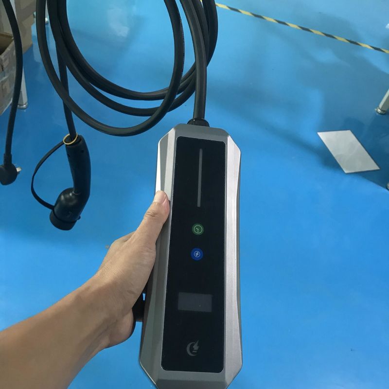 Typ 2 angepasste Farben 22kw Portable AC EV Ladegerät mit OLED-Bildschirm